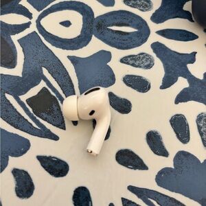 RIGHT AirPod pro first gen works great